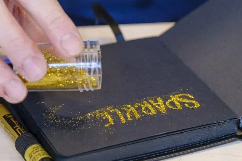 Skicár 13 x 21cm SAKURA v pevnej väzbe, 140g/m2, 80 listov - čierny